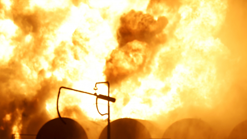 Нефтеперерабатывающий завод загорелся в Туапсе в результате атаки ВСУ