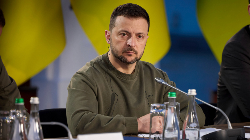 Зеленский подписал закон о мобилизации преступников на Украине