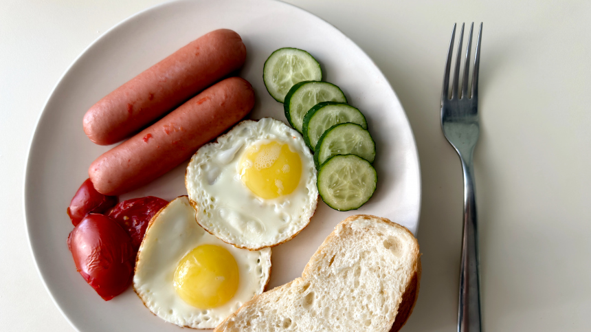 Вред, да и только: какие ошибки при завтраке портят фигуру и здоровье