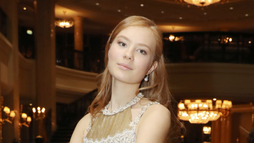 Много сумбура и нервов: что дочь Михайлова думает о предстоящей свадьбе