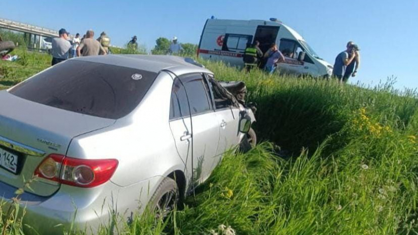 Есть пострадавшие: в Кемеровской области произошло ДТП со школьным автобусом