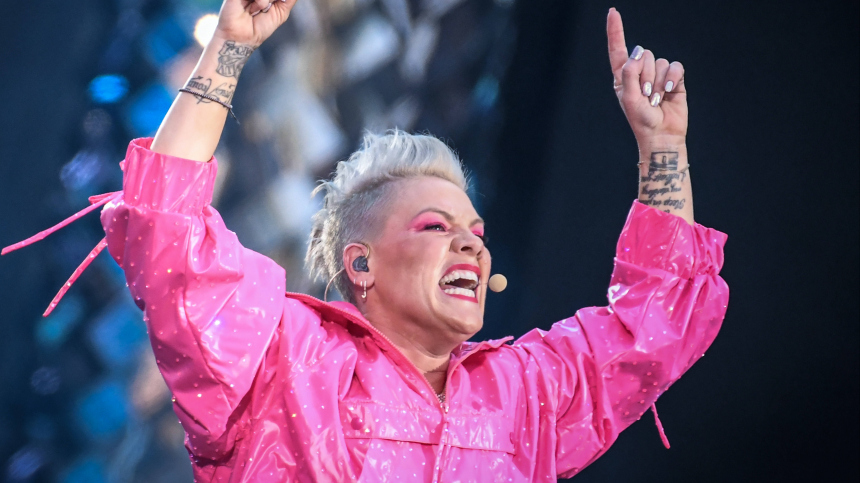 «Сделать перерыв»: певица Pink отменила концерт из-за проблем со здоровьем