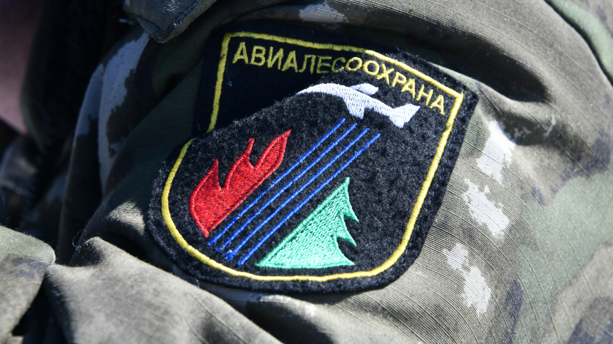 На подмогу: группу пожарных в Якутии усилили авиацией