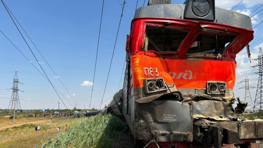 Крушение пассажирского поезда под Волгоградом: что известно к этому часу