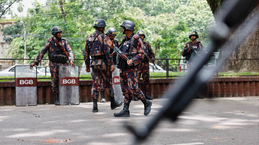 Штурм дворца и роспуск парламента: Бангладеш тонет в массовых протестах