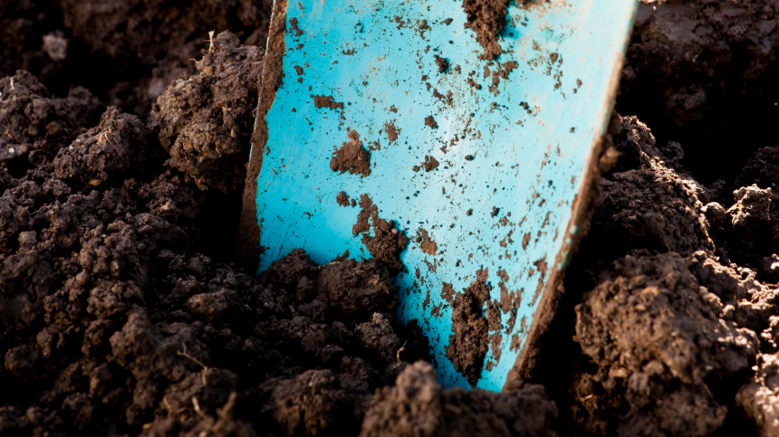 Житель Алтая убил совком гостью с эпилепсией и отвез тело на скотомогильник