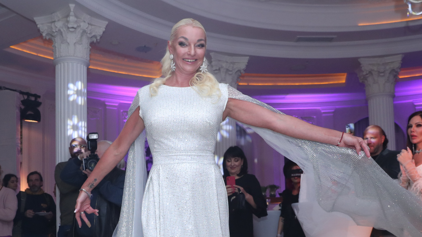 Нужно почиститься: стилист раскритиковал Волочкову за новый образ