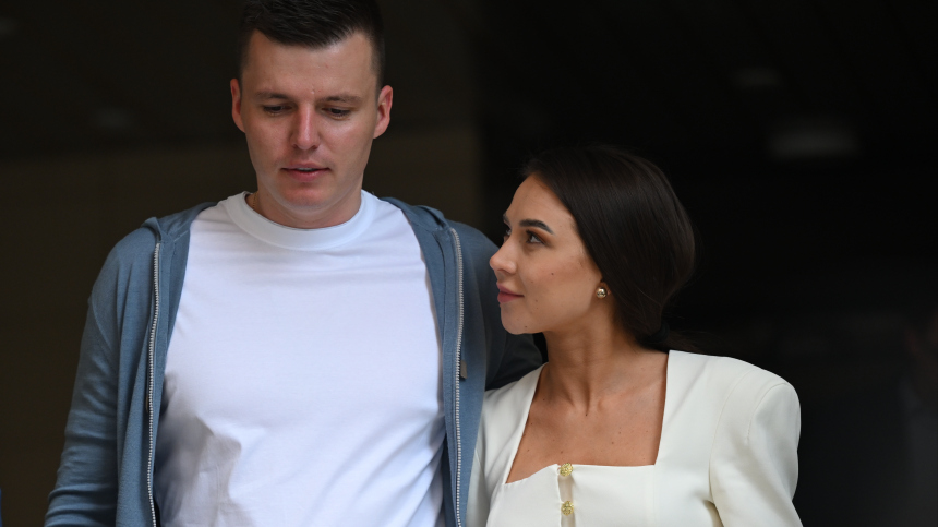 Этого никогда не будет: Чекалин пытался задобрить Лерчек цветами