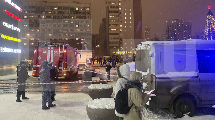 Увидели, что стекла дрожат, стало страшно: очевидцы рассказали о пожаре в торговом центре Москвы