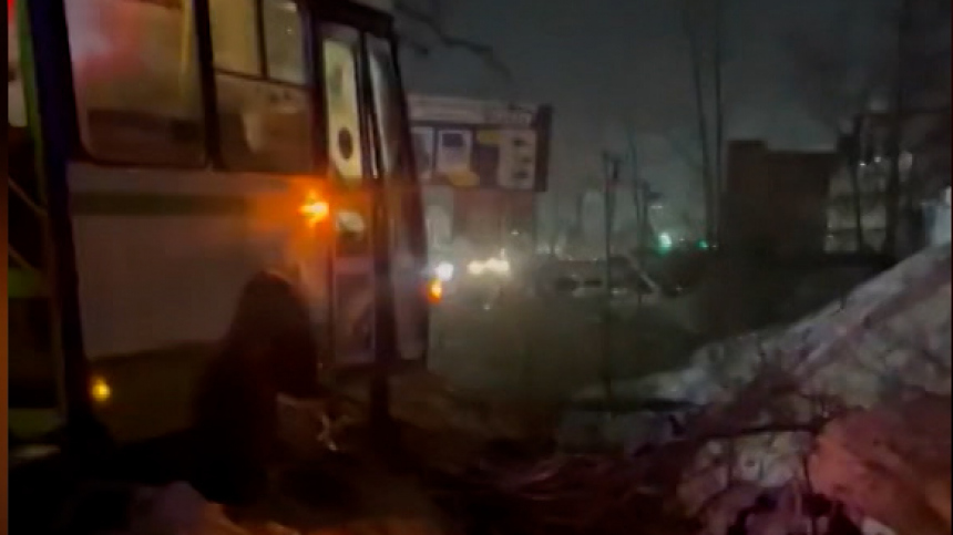 Таранил авто, сбивал знаки: в Амурской области у пассажирского автобуса отказали тормоза