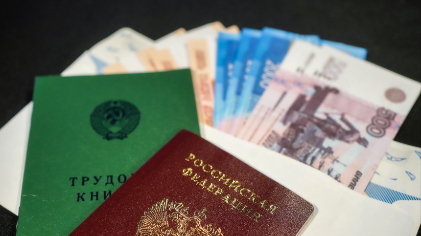 Давите на доллар: о какой прибавке к зарплате можно просить работодателя