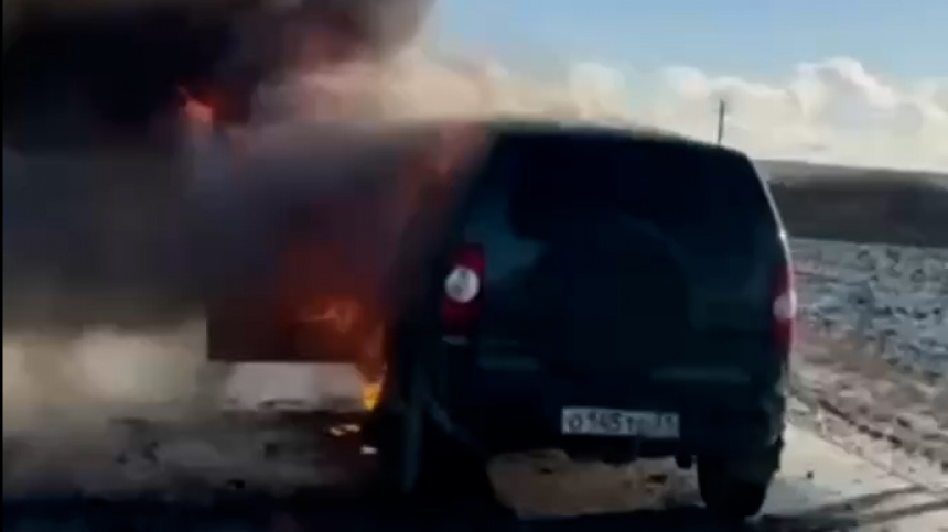 Машина загорелась после удара дрона ВСУ в Белгородской области