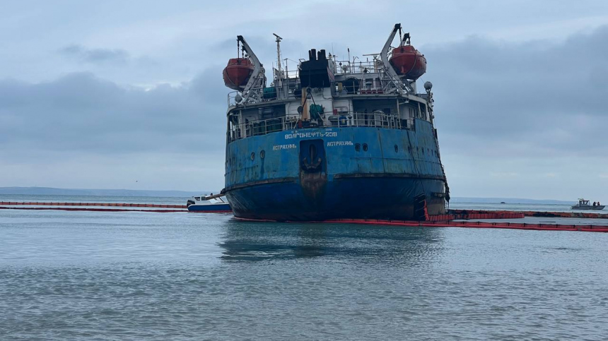 Раньше запланированного: мазут полностью откачали из кормовой части танкера Волгонефть-239