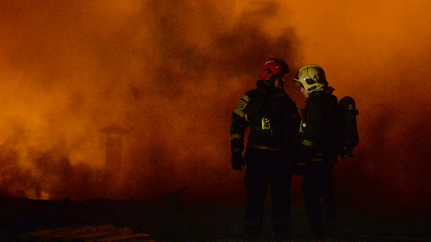 Площадь пожара на северо-западе Москвы увеличилась до двух тысяч квадратных метров