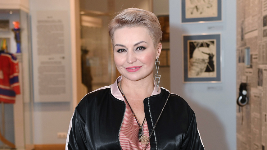 Путин присвоил звание заслуженных артисток России Кате Лель и Елене Ваенге