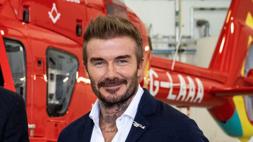 Дэвид Бекхэм запускает собственный бренд в России: от штор до одеял для йоги