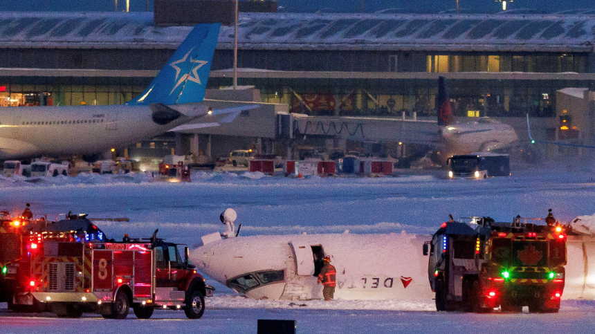 Опубликованы кадры жесткой посадки пассажирского лайнера в аэропорту Торонто
