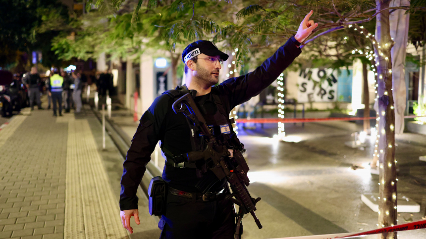 В пригороде Тель-Авива неизвестные подорвали три автобуса