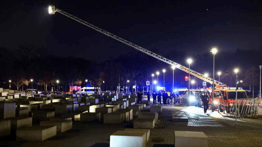 Мужчина получил тяжелое ранение у мемориала жертвам Холокоста в Берлине