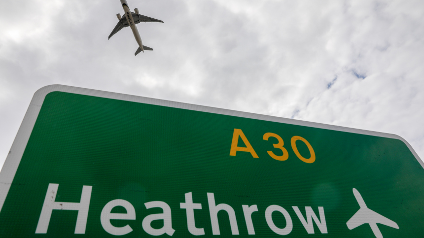 Лондонский аэропорт Хитроу закрыли из-за пожара на снабжающей подстанции