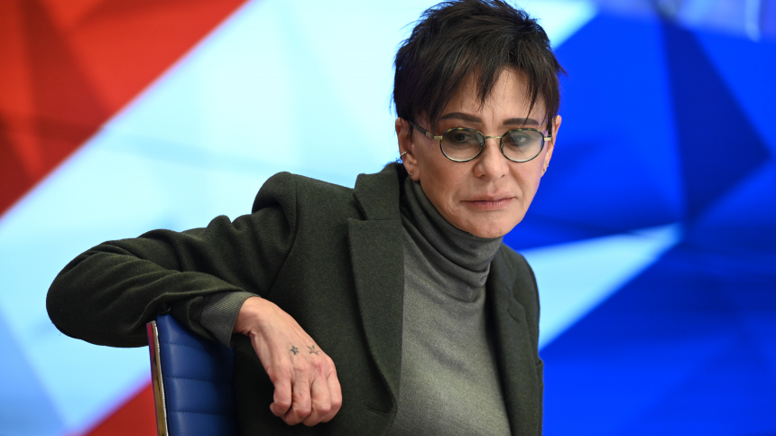 Платье в стиле Марии Антуанетты: Ирина Хакамада вспомнила свою первую свадьбу