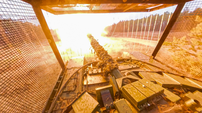 Экипаж танка Т-72Б3 уничтожил опорные пункты ВСУ. Лучшее видео из зоны СВО