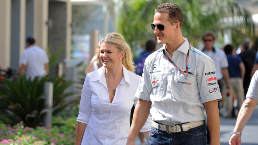 Тяжелобольной Шумахер расписался на шлеме для благотворительной инициативы