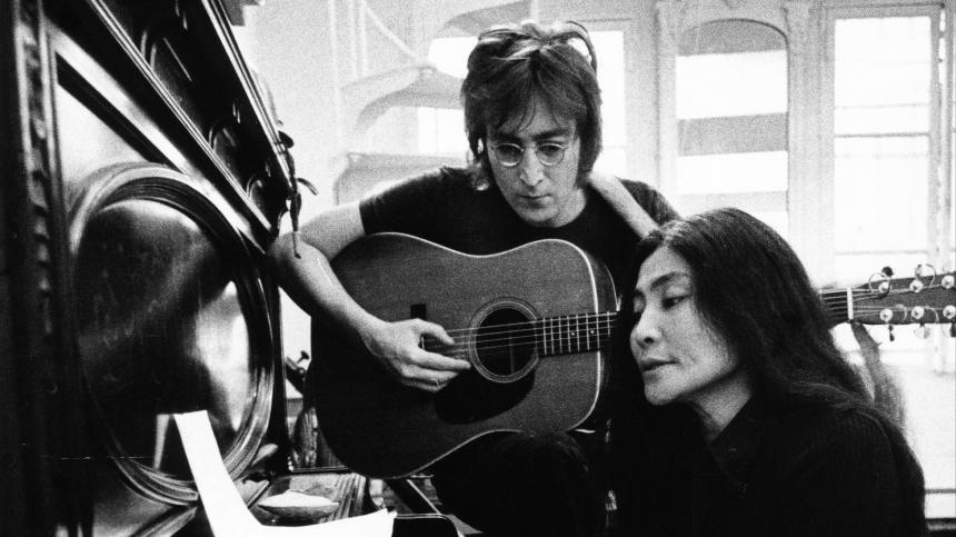 Хочу, чтоб ты и твой ребенок умерли: вдова Джона Леннона пережила три выкидыша