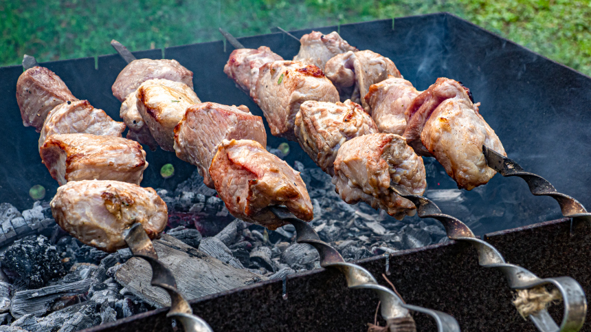 Определенные пропорции: как правильно питаться во время майских праздников