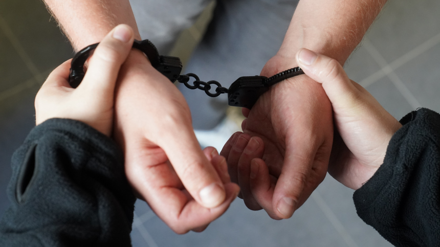 В Петербурге арестовали наехавшую на гостей бара женщину