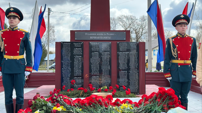 Вечный огонь открыли в деревне Новое Домозерово Вологодской области