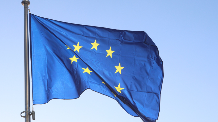 Задержания и запреты: русофобская элита Европы преследует граждан за празднование Дня Победы