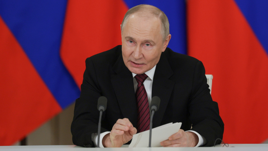 Им нужно затягивать конфликт: политолог о позиции Киева по переговорам с РФ