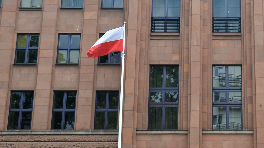 Польша решила закрыть еще одно генконсульство России