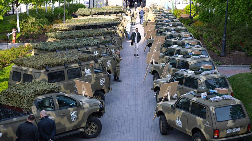 Чтобы одерживали победы: ЛДПР передала бойцам ВС РФ вездеходы и военную технику