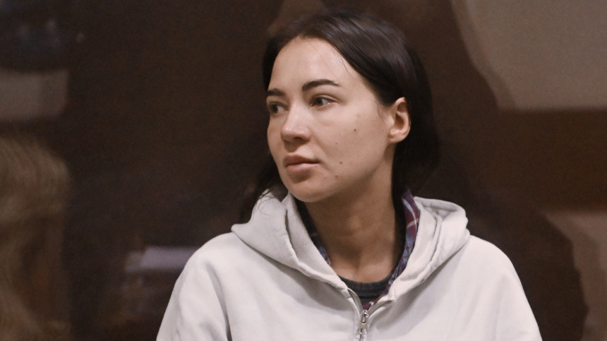 Слезы Лерчек не помогли: экс-супруги Чекалины остаются под домашним арестом до конца июня