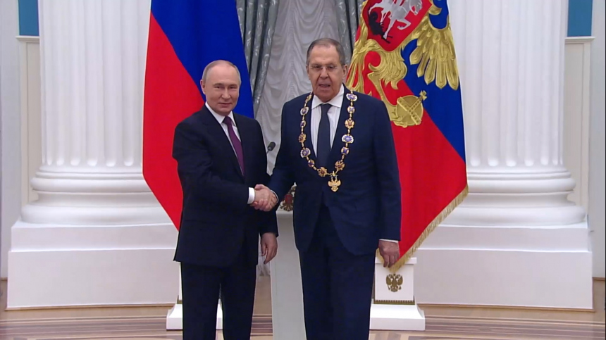 Путин вручил Лаврову орден Андрея Первозванного
