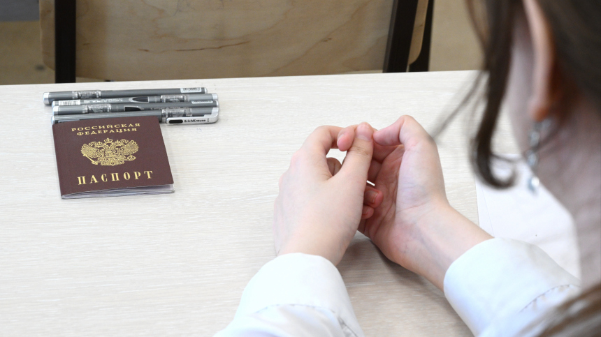 Родители стоят над душой Как стартовал ЕГЭ для выпускников-2025