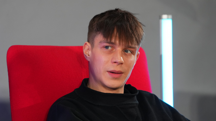 С танцами и песнями: Глеба Калюжного провожают в армию