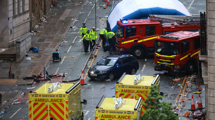 В Ливерпуле автомобиль протаранил толпу болельщиков, есть пострадавшие