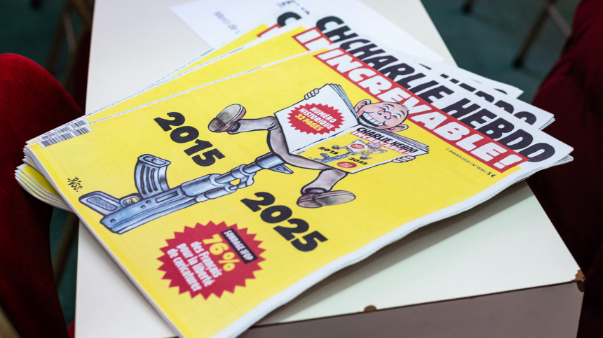 Фальшивые обложки с политиками: журнал Charlie Hebdо ищет русский след