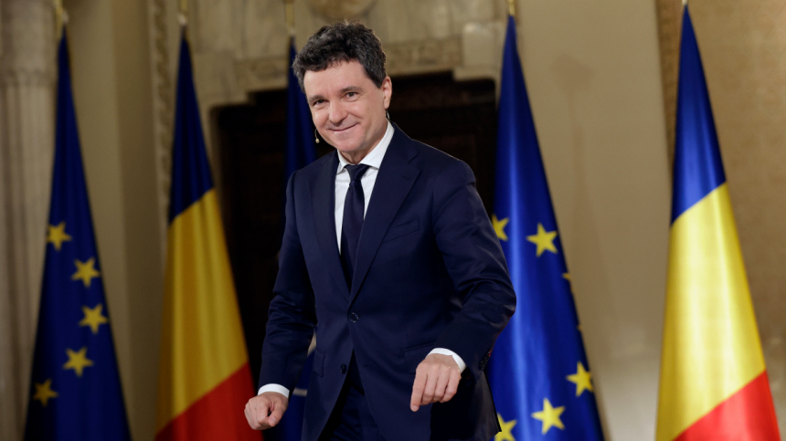 Скандал на инаугурации: новый президент Румынии отказался пожать руку Патриарху