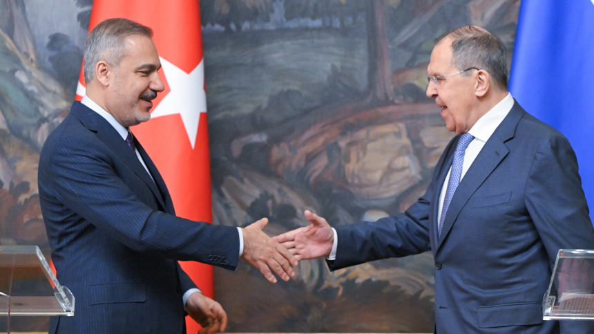 Жесткие меры: Лавров и Фидан обсудили ответные удары России по Украине