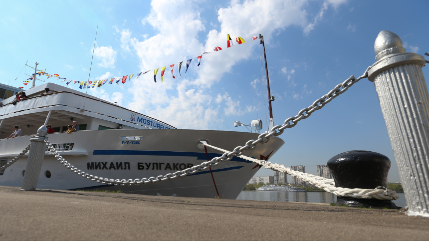 На теплоходе Михаил Булгаков отравились 11 детей