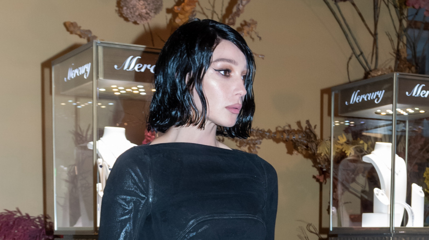 Отбирали телефоны и грозили увольнением: как прошла свадьба Насти Ивлеевой