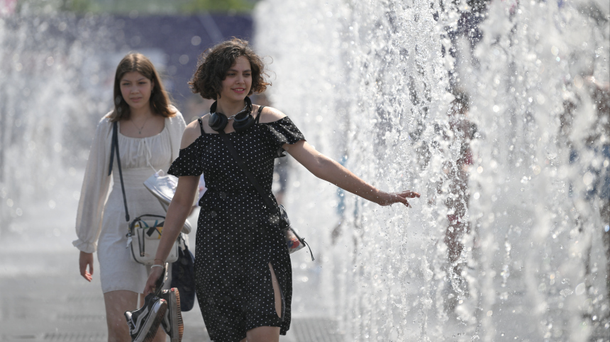 Не забавы ради: россиянкам посоветовали ходить летом без нижнего белья