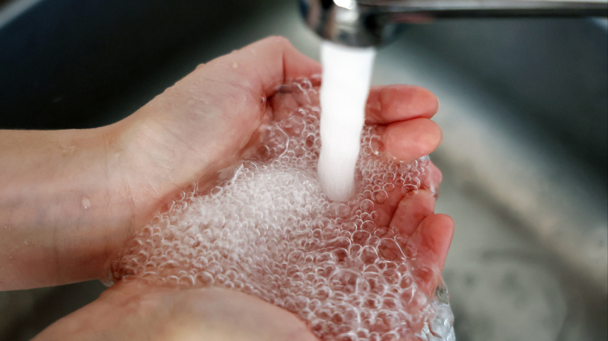 Женщина промыла нос водой из-под крана и умерла от пожирающей мозг амебы