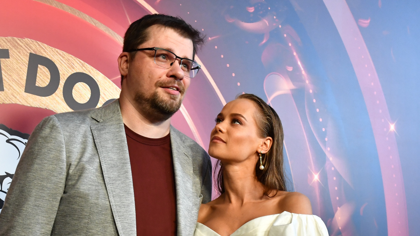 Харламов ответил на слухи о беременности Ковальчук