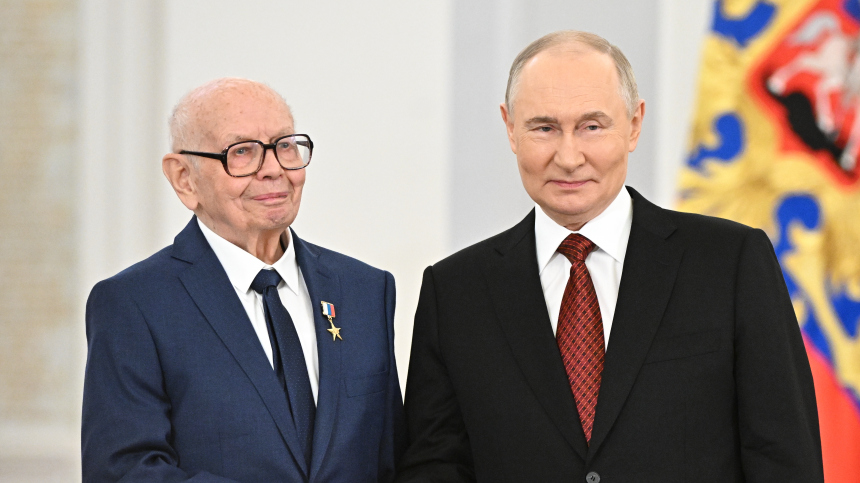 Путин вручил госнаграду 87-летнему ветерану атомной отрасли