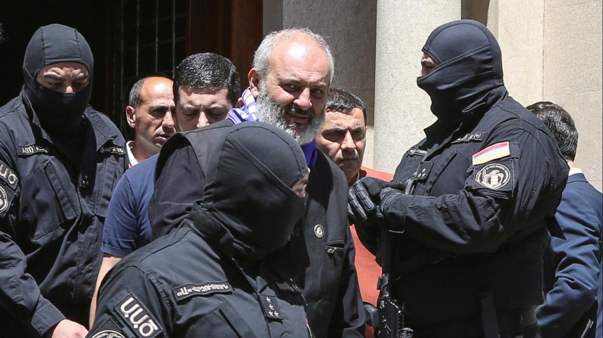 В Армении 14 человек задержаны по обвинению в попытке захвата власти